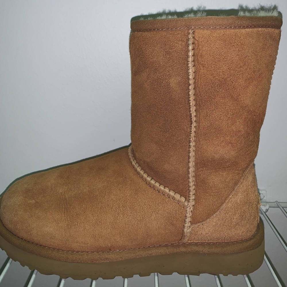 UGG Classic Short II Boot (NEW CONDITION)